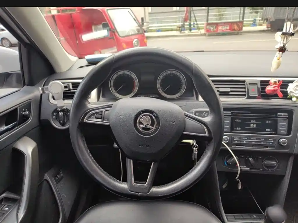 Skoda Rapid 2018 — фото 14