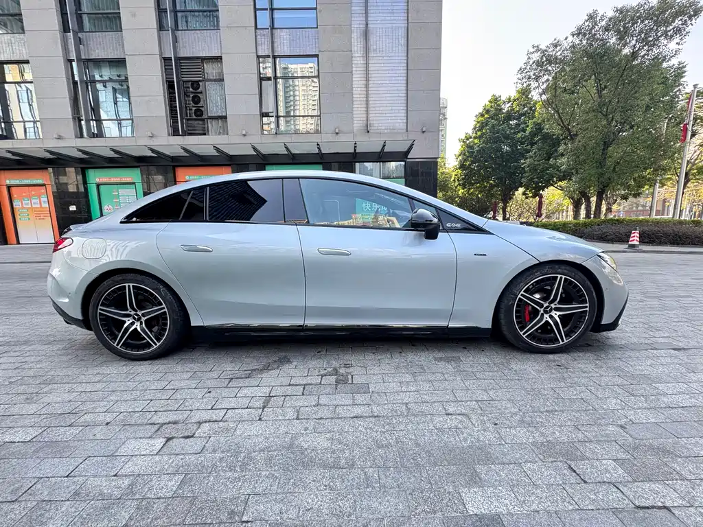 Mercedes-Benz EQE AMG 2023 — фото 8