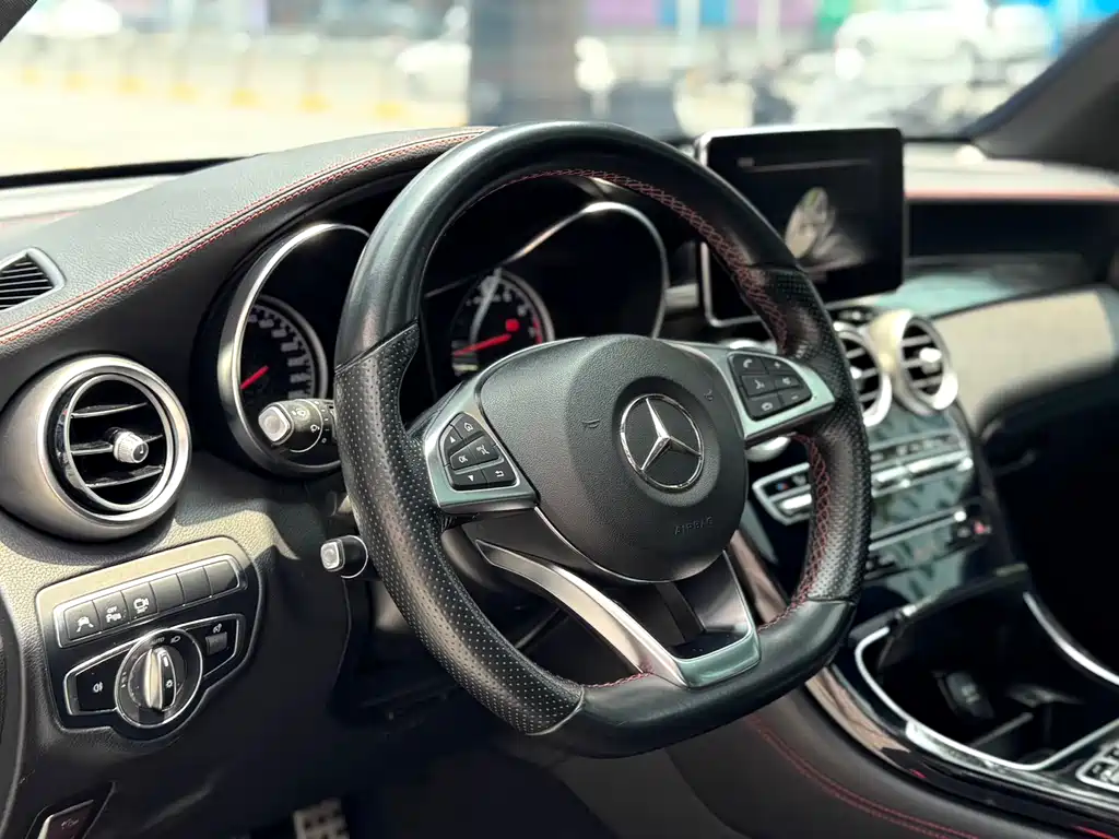 Mercedes-Benz GLC AMG 2018 — фото 11