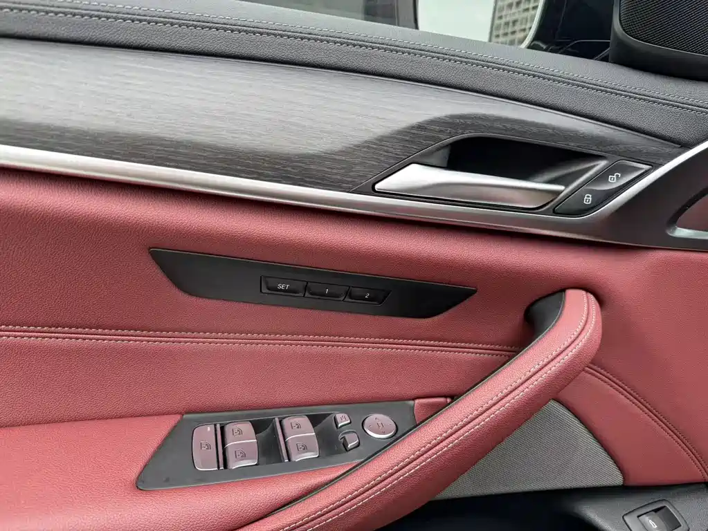 BMW 5 Series 2021 — фото 19