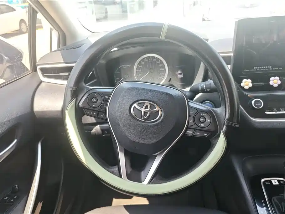 Toyota Corolla 2023 — фото 15