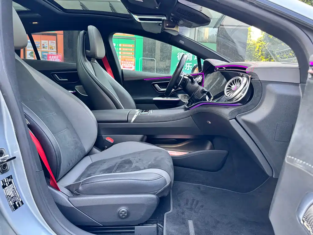 Mercedes-Benz EQE AMG 2023 — фото 13