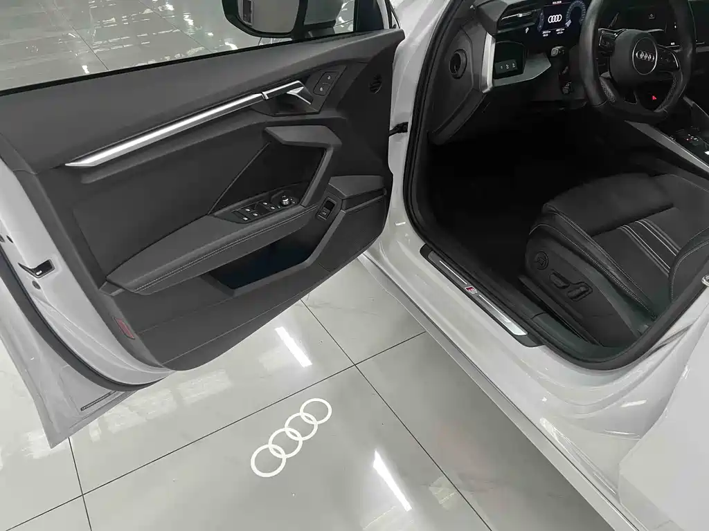 Audi A3 2023 — фото 17