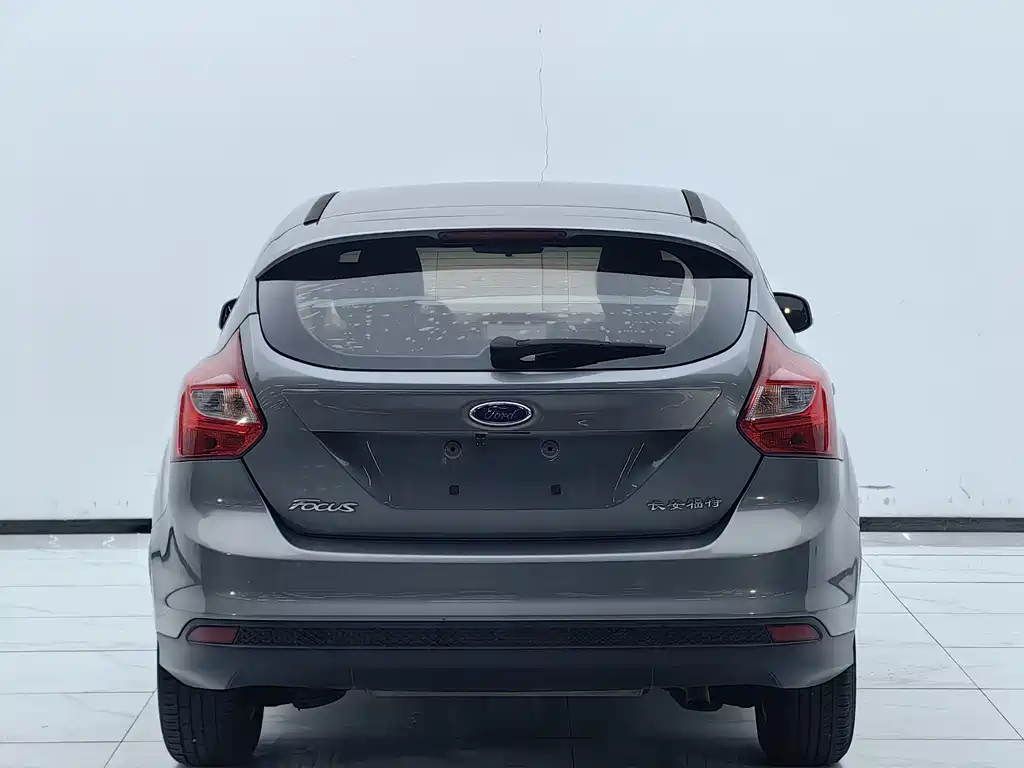 Ford Focus 2014 — фото 15