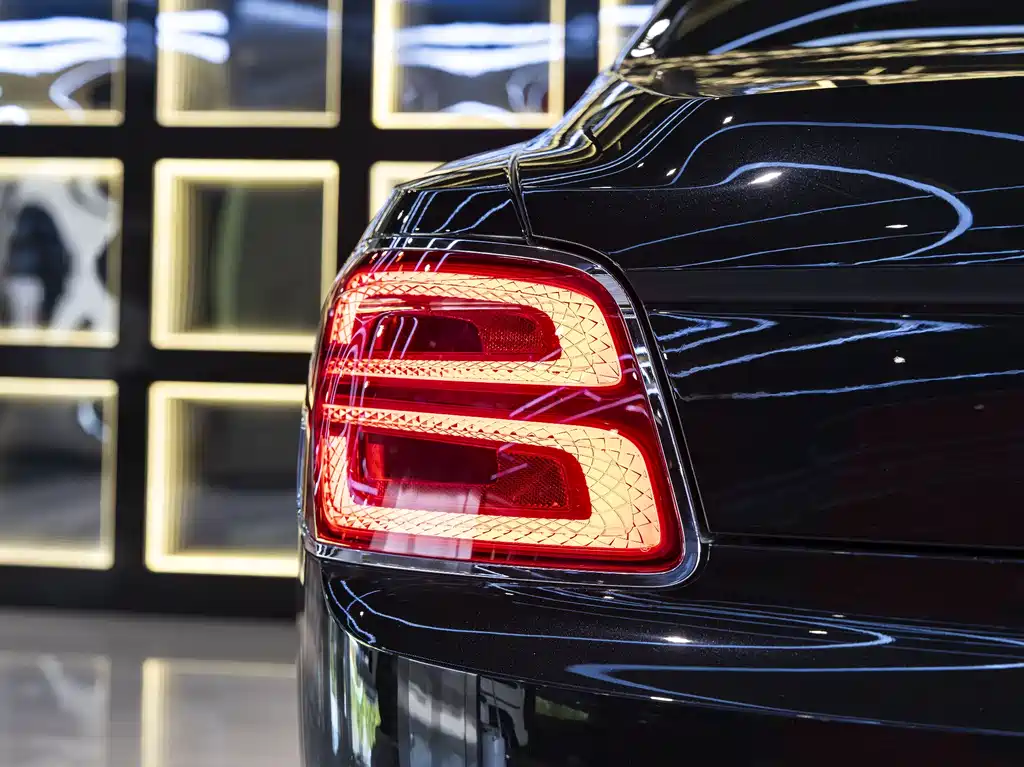 Bentley Flying Spur 2024 — фото 12
