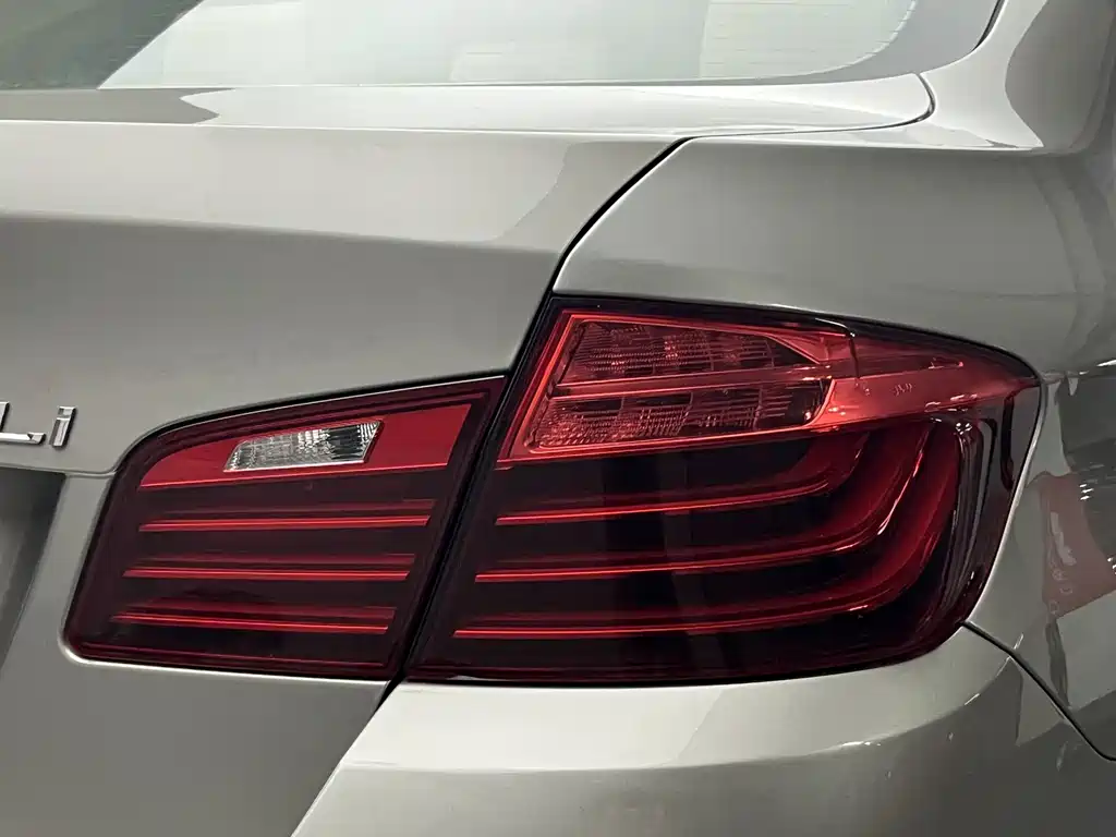 BMW 5 Series 2014 — фото 27