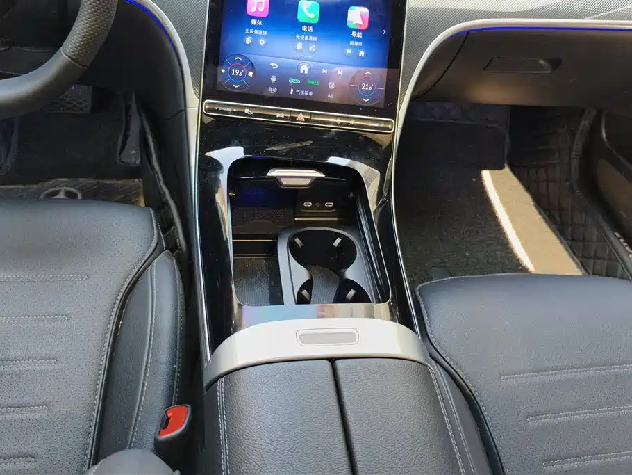 Mercedes-Benz C-Class 2025 — фото 16