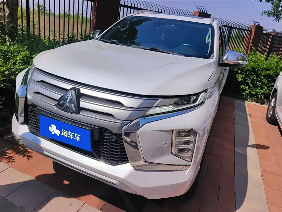 Mitsubishi Pajero Sport 2020 — фото 1