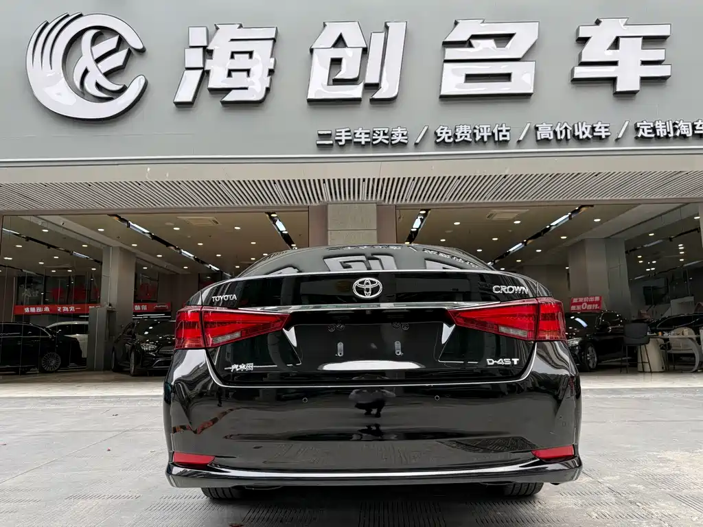 Toyota Crown 2016 — фото 10