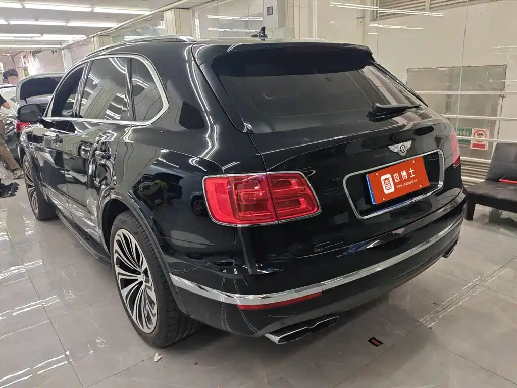 Bentley Bentayga 2020 — фото 10