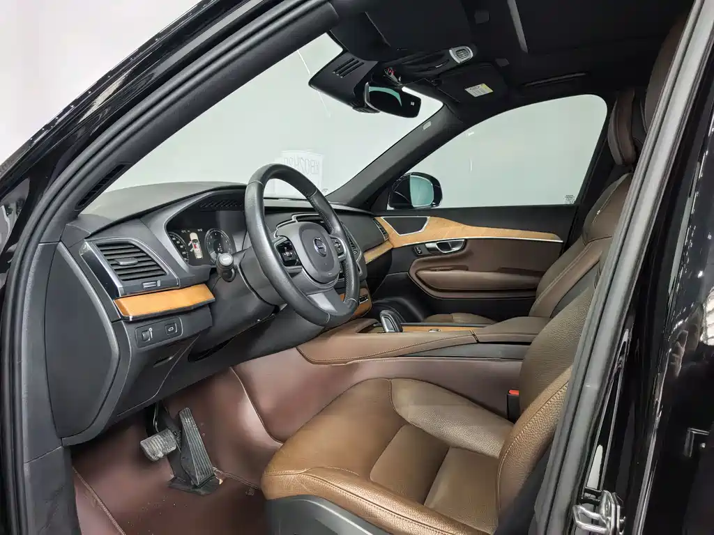 Volvo XC90 2021 — фото 10