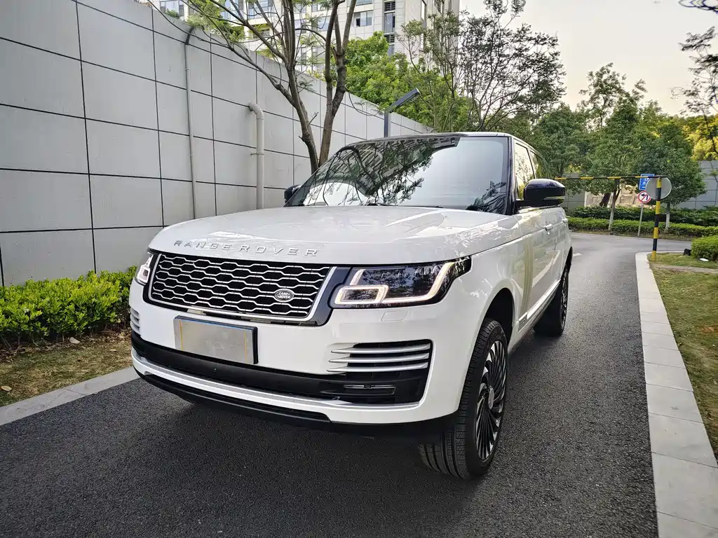 Land Rover Range Rover 2017 — фото 1
