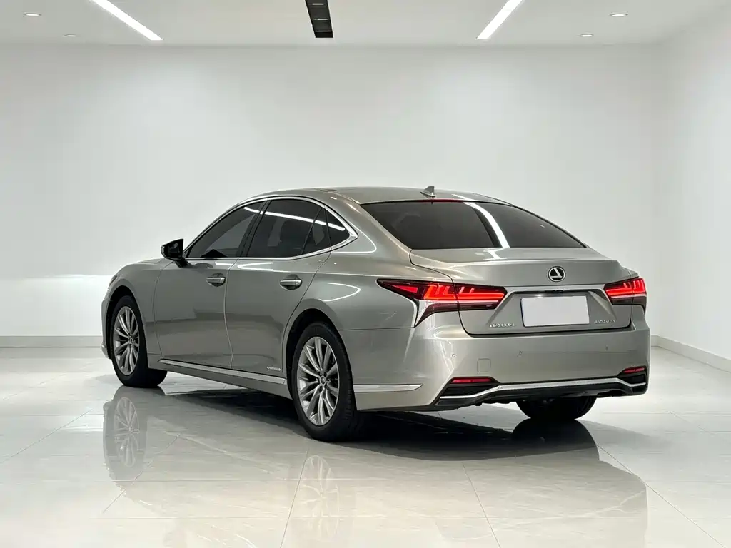 Lexus LS 2018 — фото 9