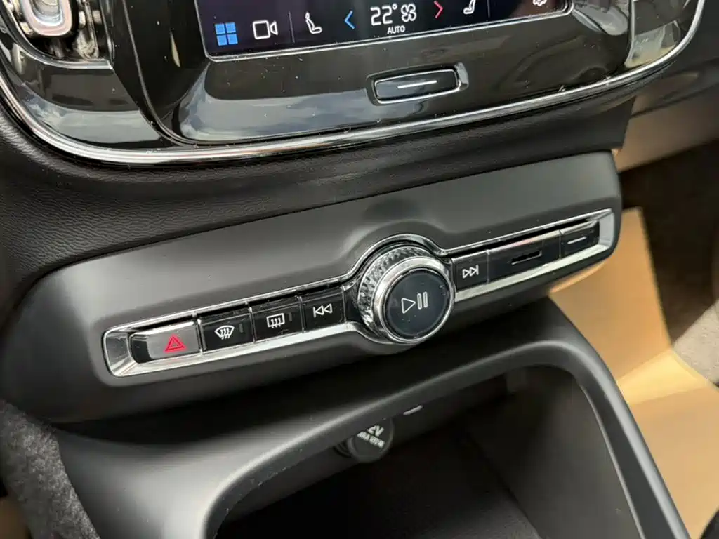 Volvo XC40 2022 — фото 25