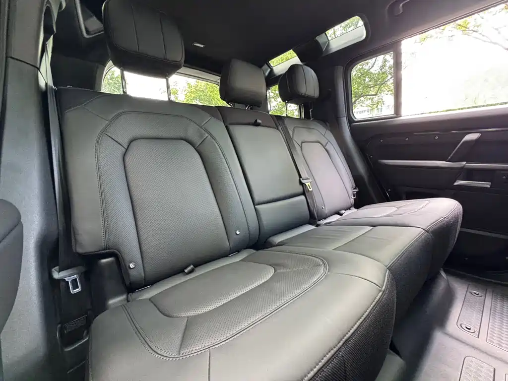 Land Rover Defender 2025 — фото 16