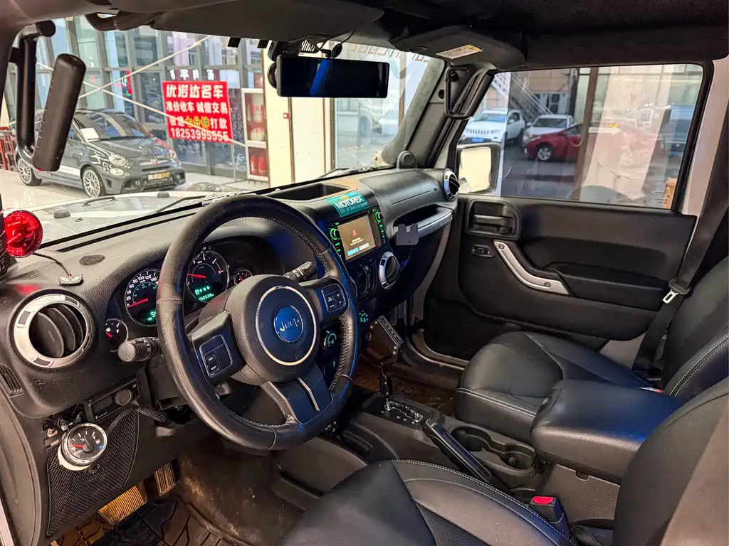 Jeep Wrangler 2015 — фото 17