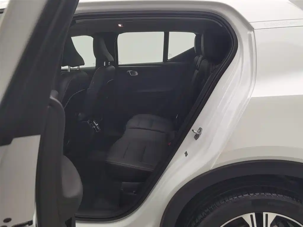 Volvo XC40 2019 — фото 15
