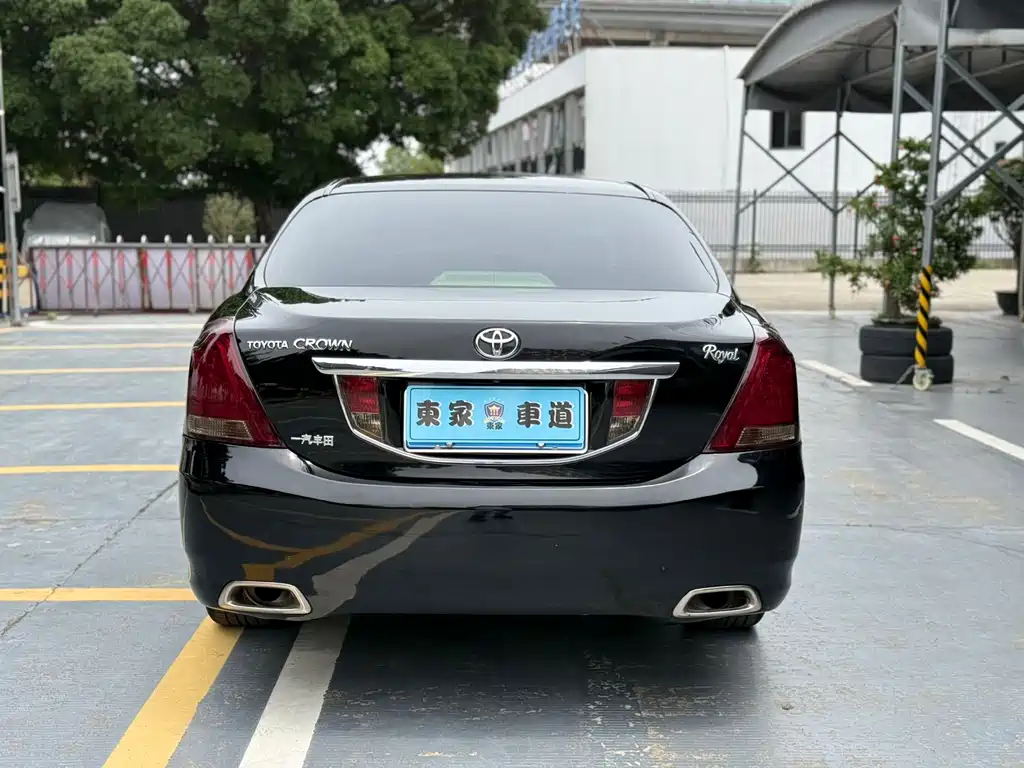 Toyota Crown 2011