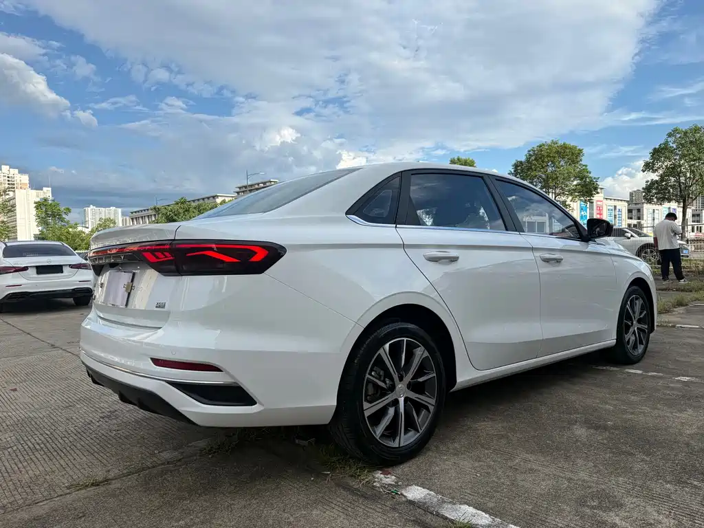 Geely Emgrand 2023