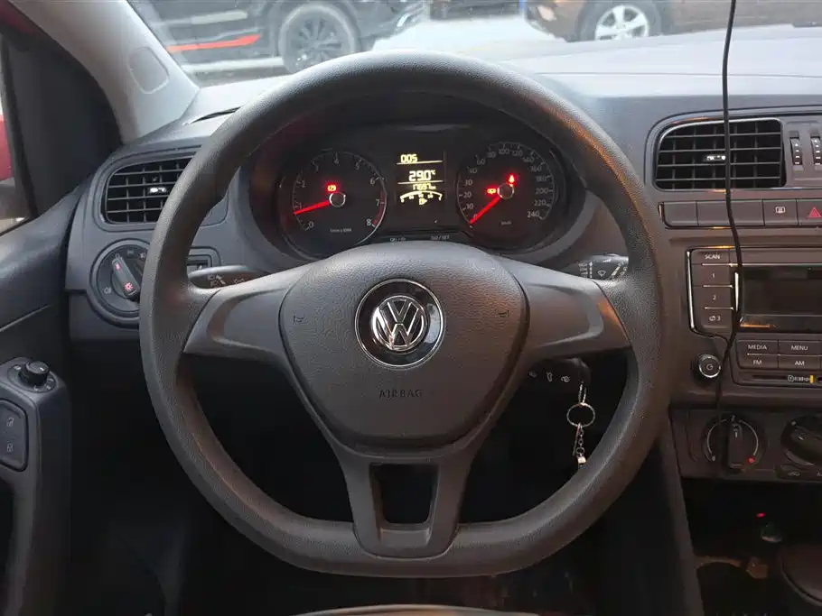 Volkswagen Polo 2015 — фото 15