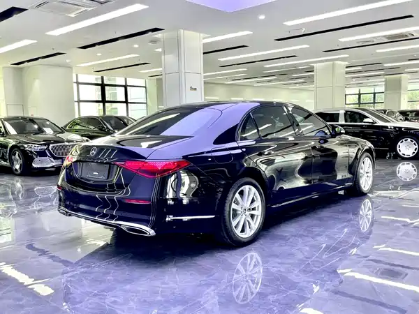 Mercedes-Benz S-Class 2024