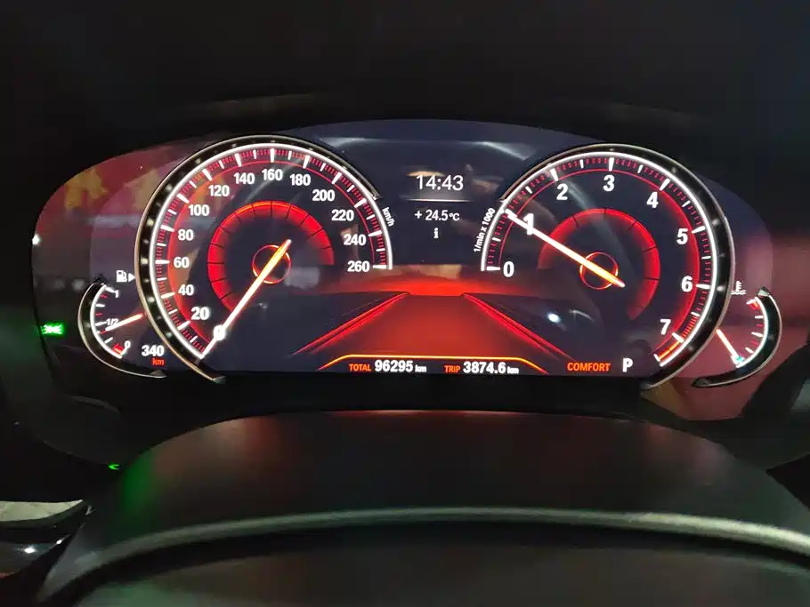 BMW 5 Series 2018 — фото 14