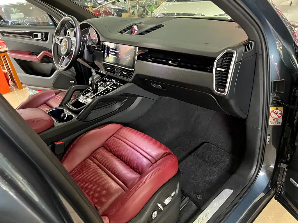 Porsche Cayenne 2019 — фото 13