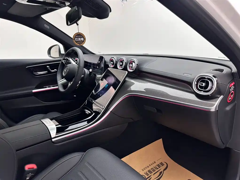 Mercedes-Benz C-Class 2025 — фото 11