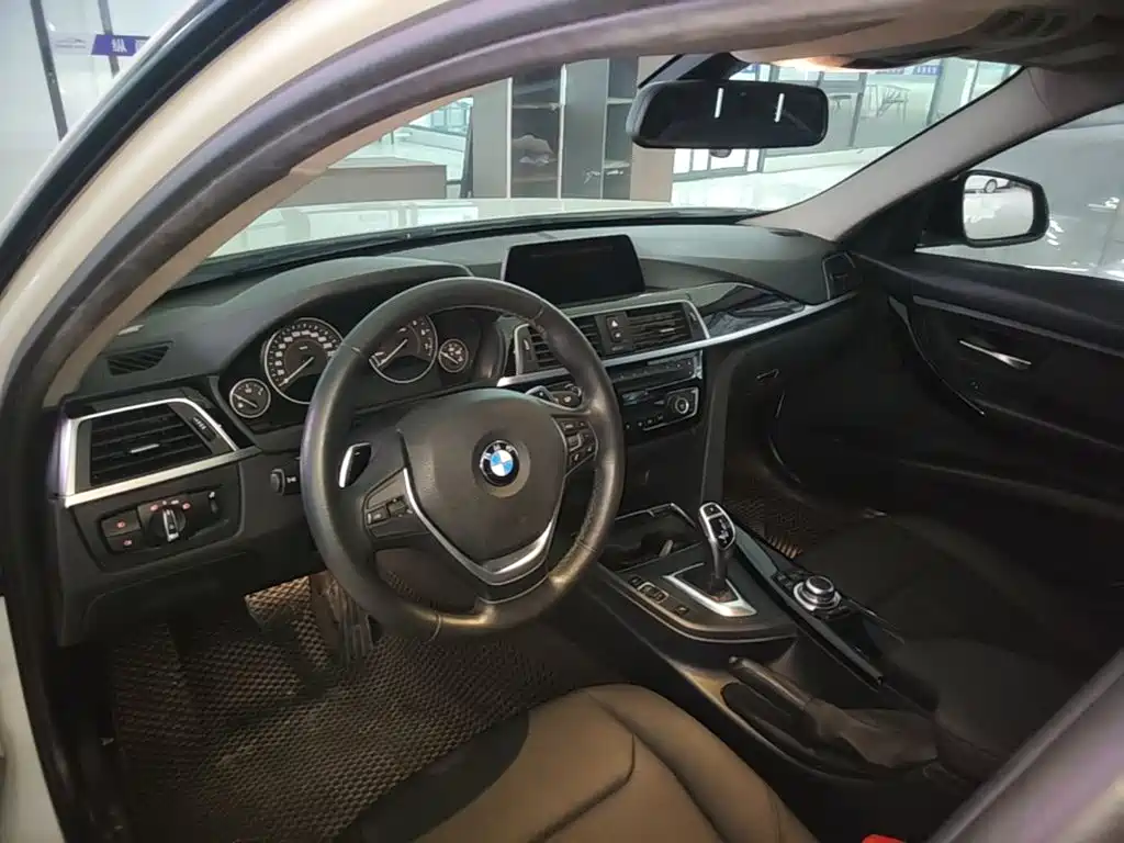BMW 3 Series 2016 — фото 10