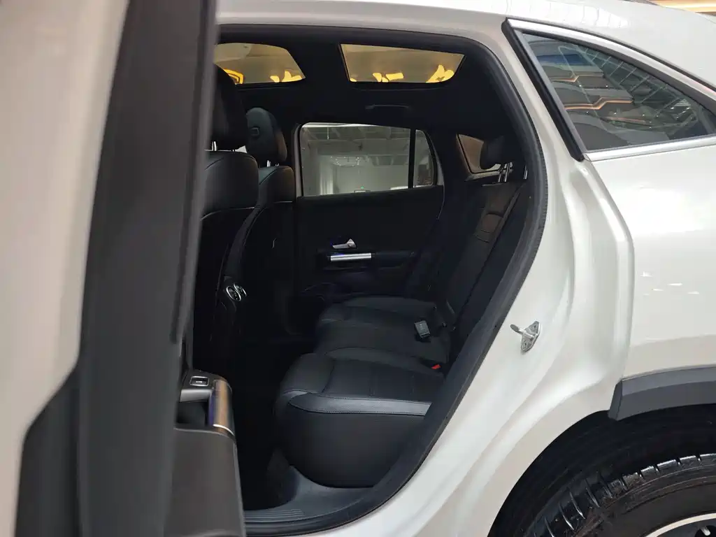 Mercedes-Benz GLA 2023 — фото 8