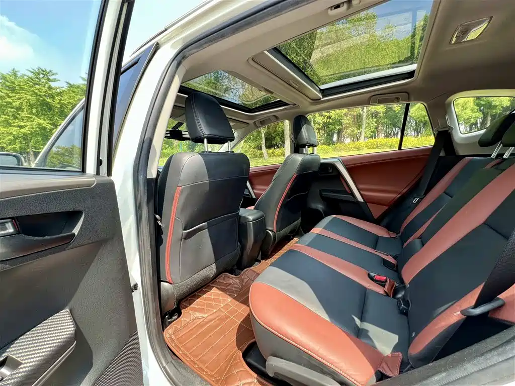 Toyota RAV4 2015 — фото 11