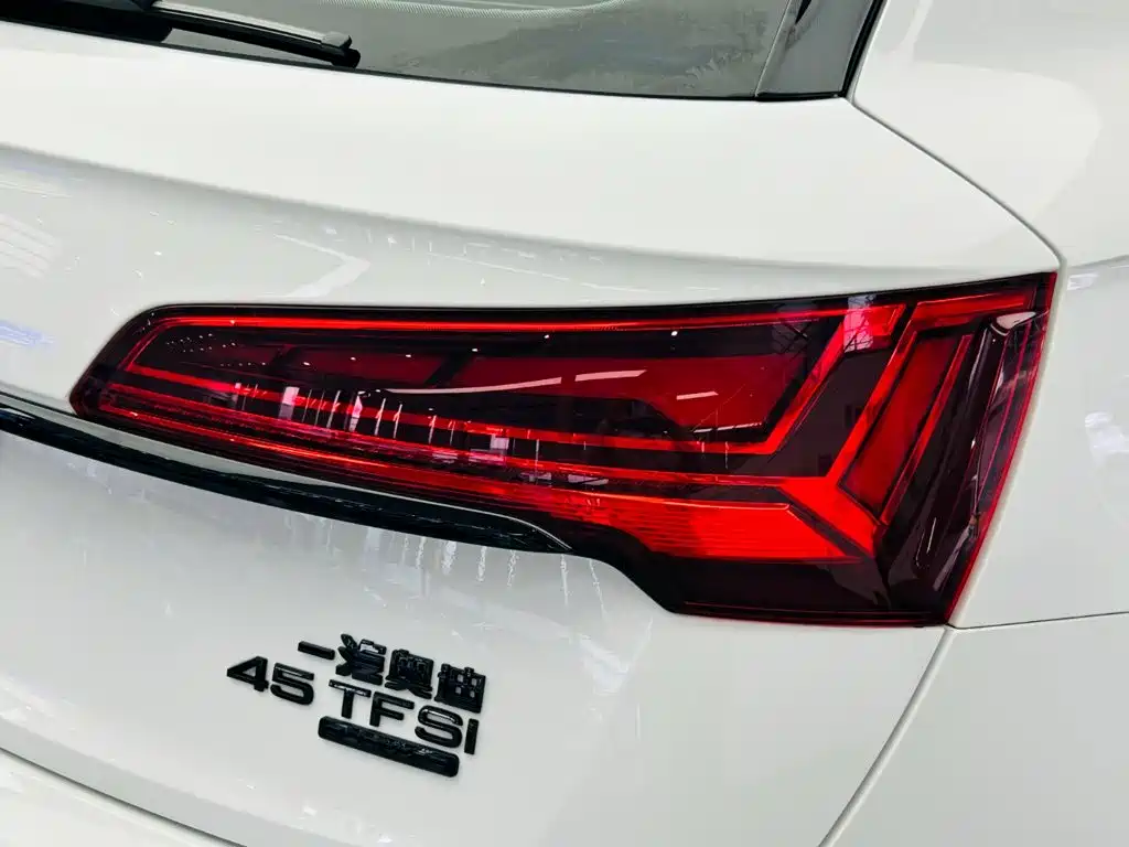 Audi Q5L 2024 — фото 12