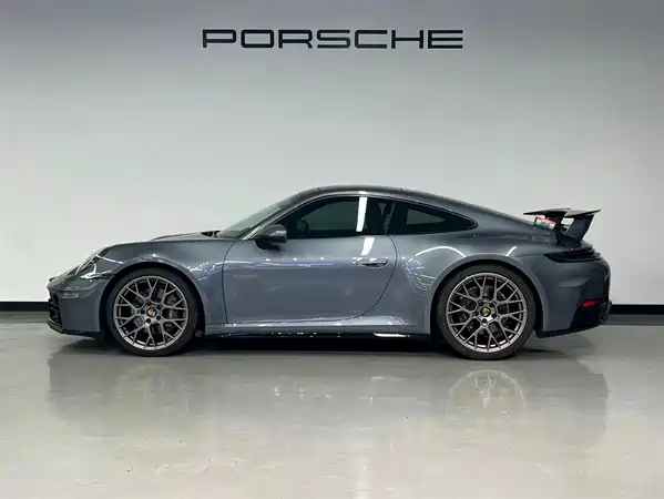 Porsche 911 2025