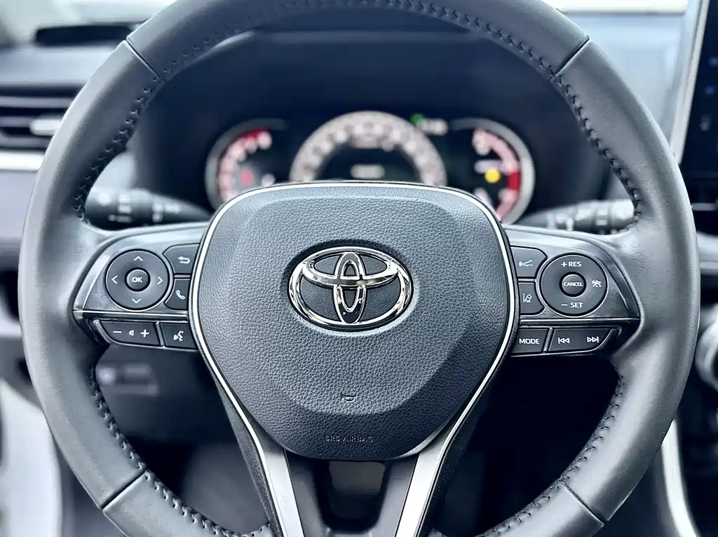 Toyota RAV4 2021 — фото 11