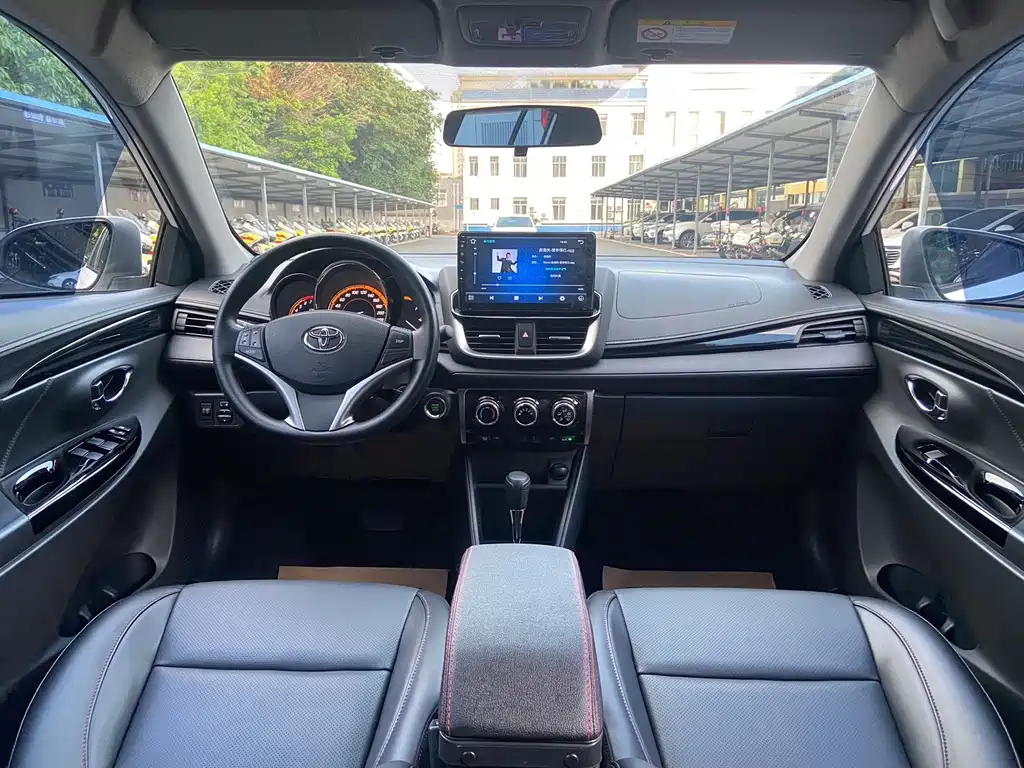 Toyota Yaris L 2023 — фото 9