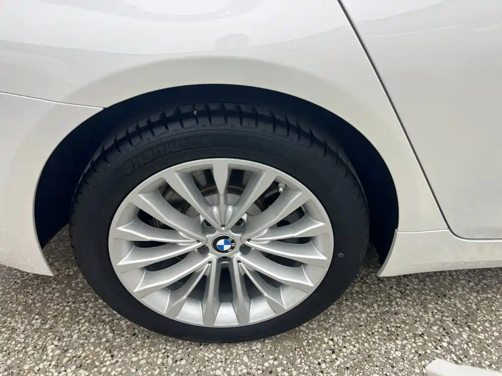 BMW 5 Series 2022 — фото 11
