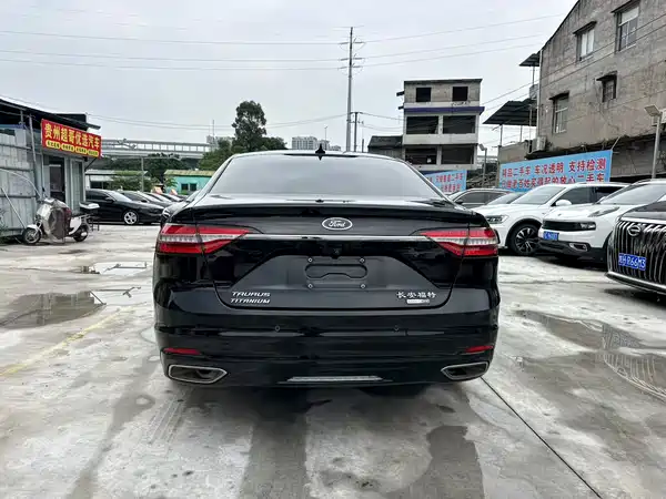 Ford Taurus 2021