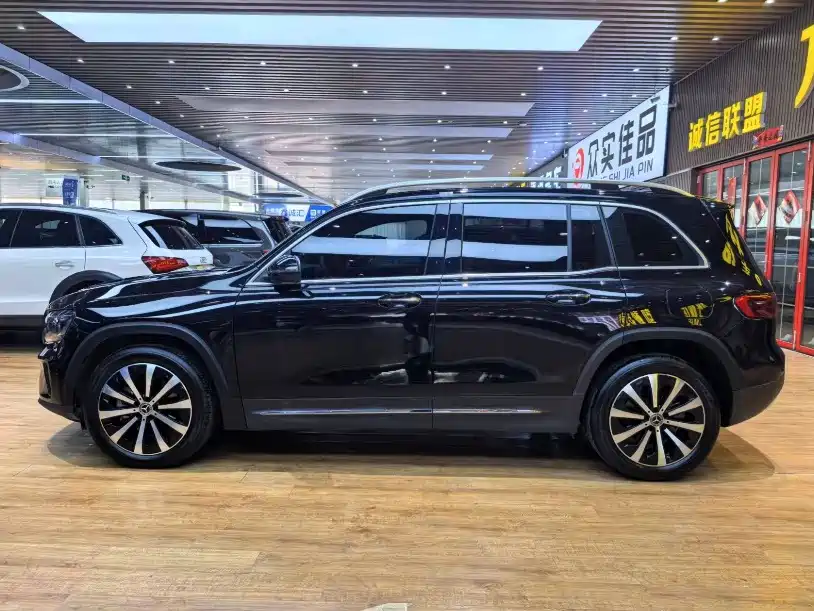 Mercedes-Benz GLB 2025 — фото 18