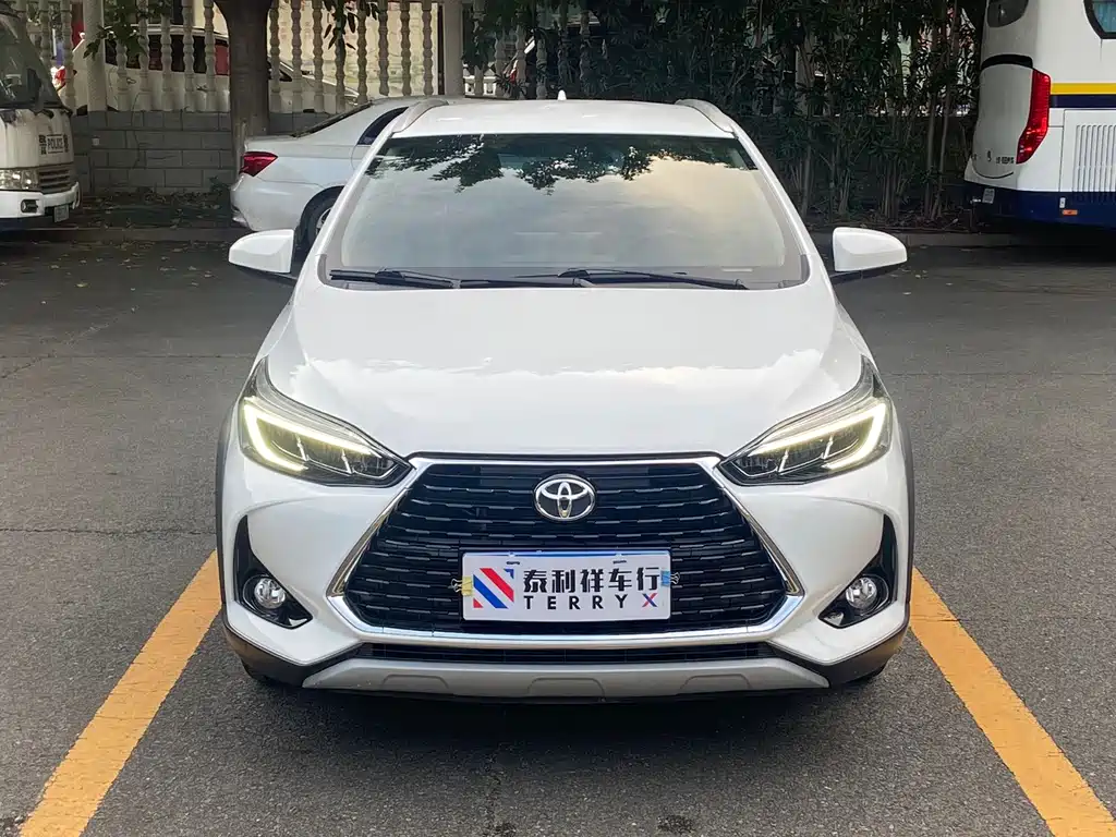 Toyota Yaris L 2023