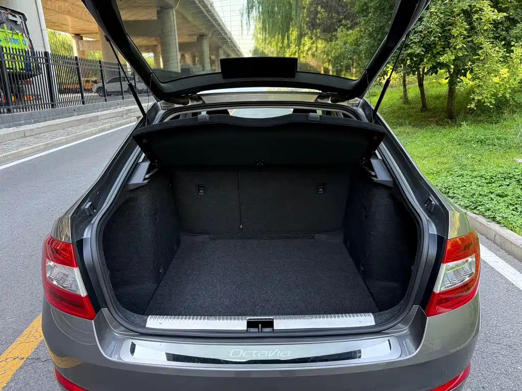 Skoda Octavia 2017 — фото 20
