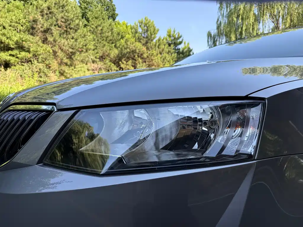 Skoda Octavia 2017 — фото 18