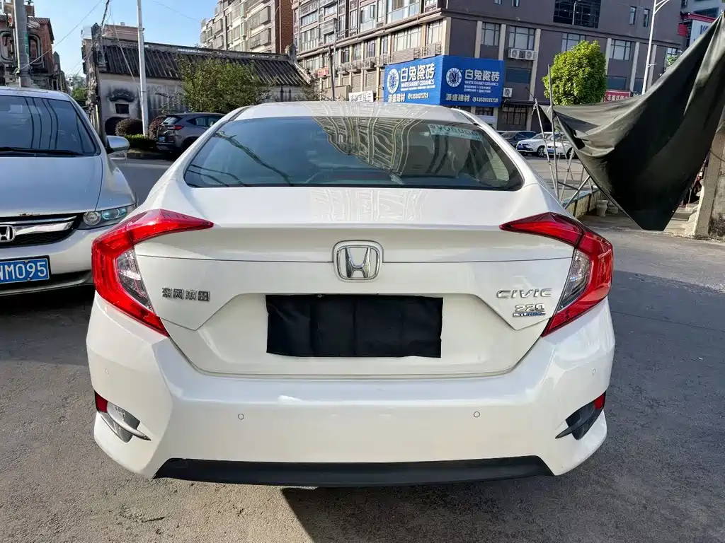 Honda Civic 2018 — фото 6