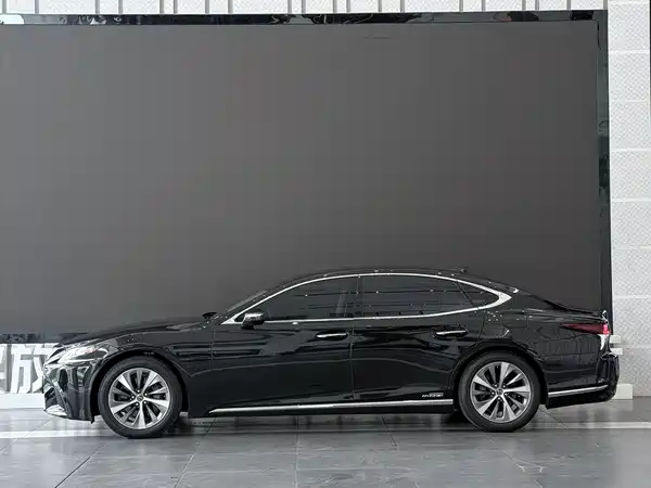 Lexus LS 2019