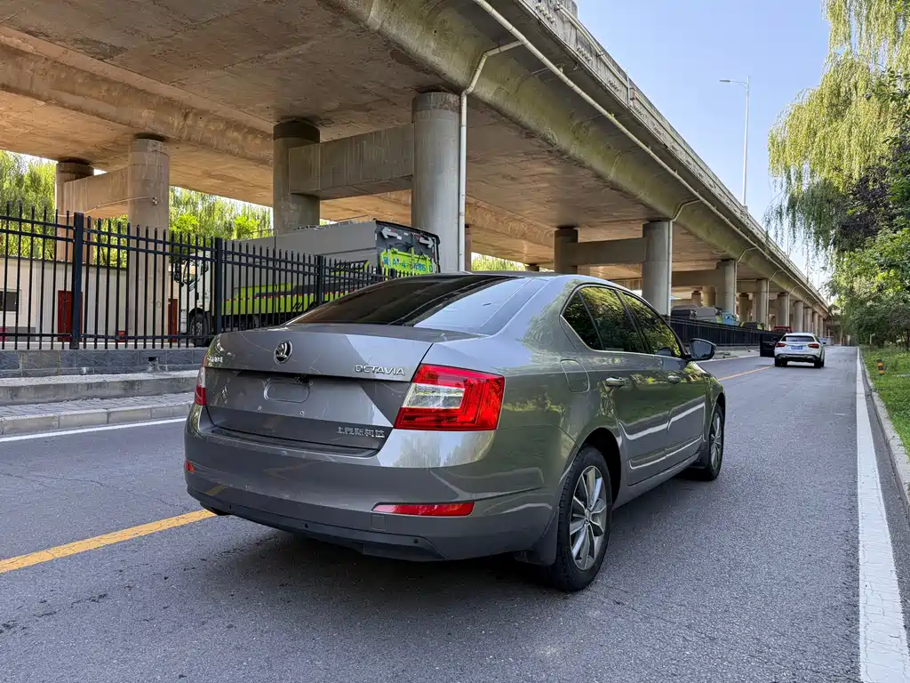Skoda Octavia 2017 — фото 5