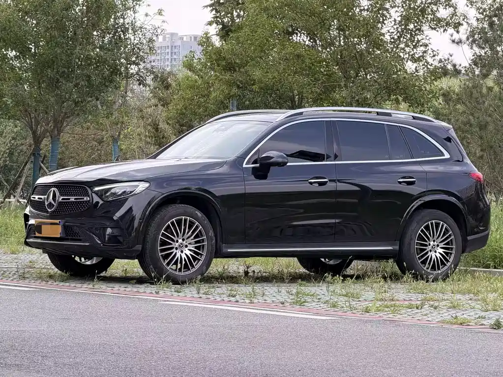 Mercedes-Benz GLC 2023 — фото 1