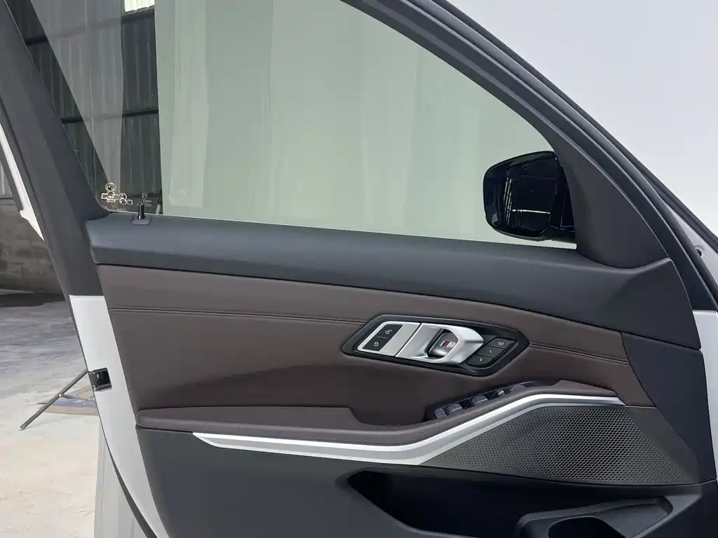 BMW 3 Series 2023 — фото 13