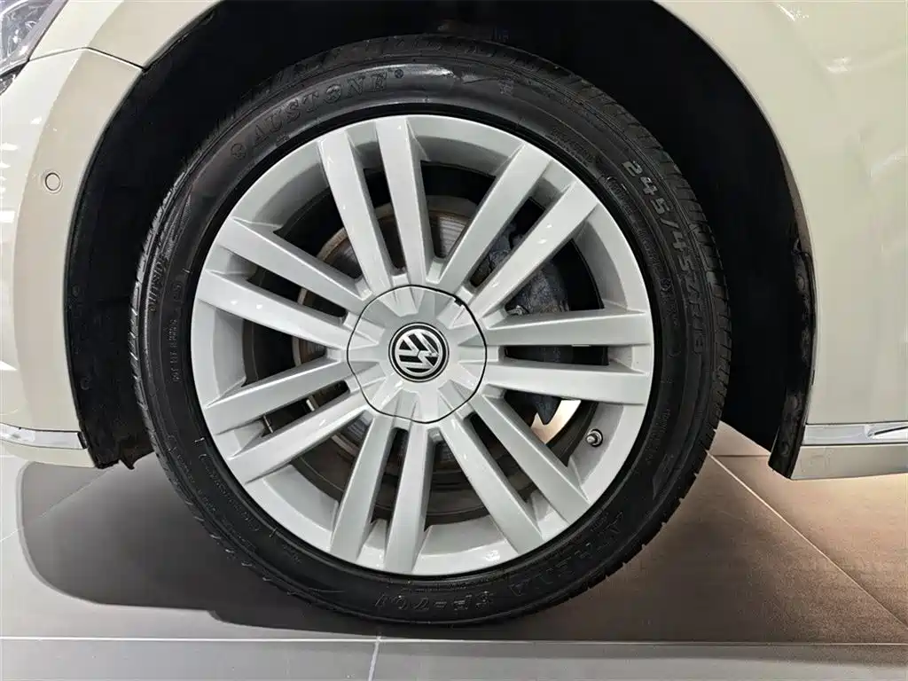 Volkswagen Phideon 2017 — фото 19