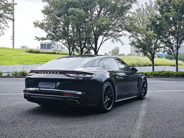 Porsche Panamera 2023