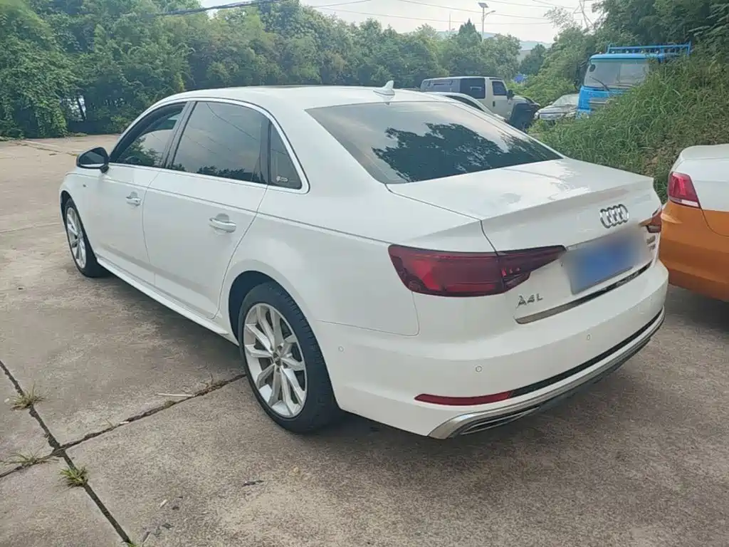 Audi A4L 2019