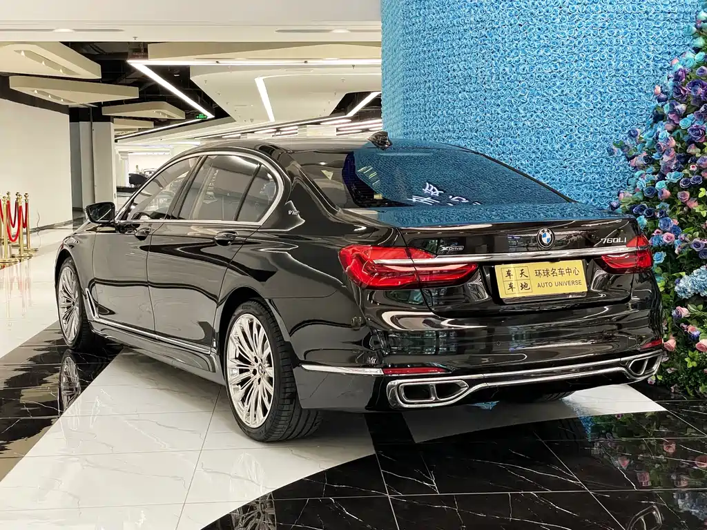 BMW 7 Series 2018 — фото 15